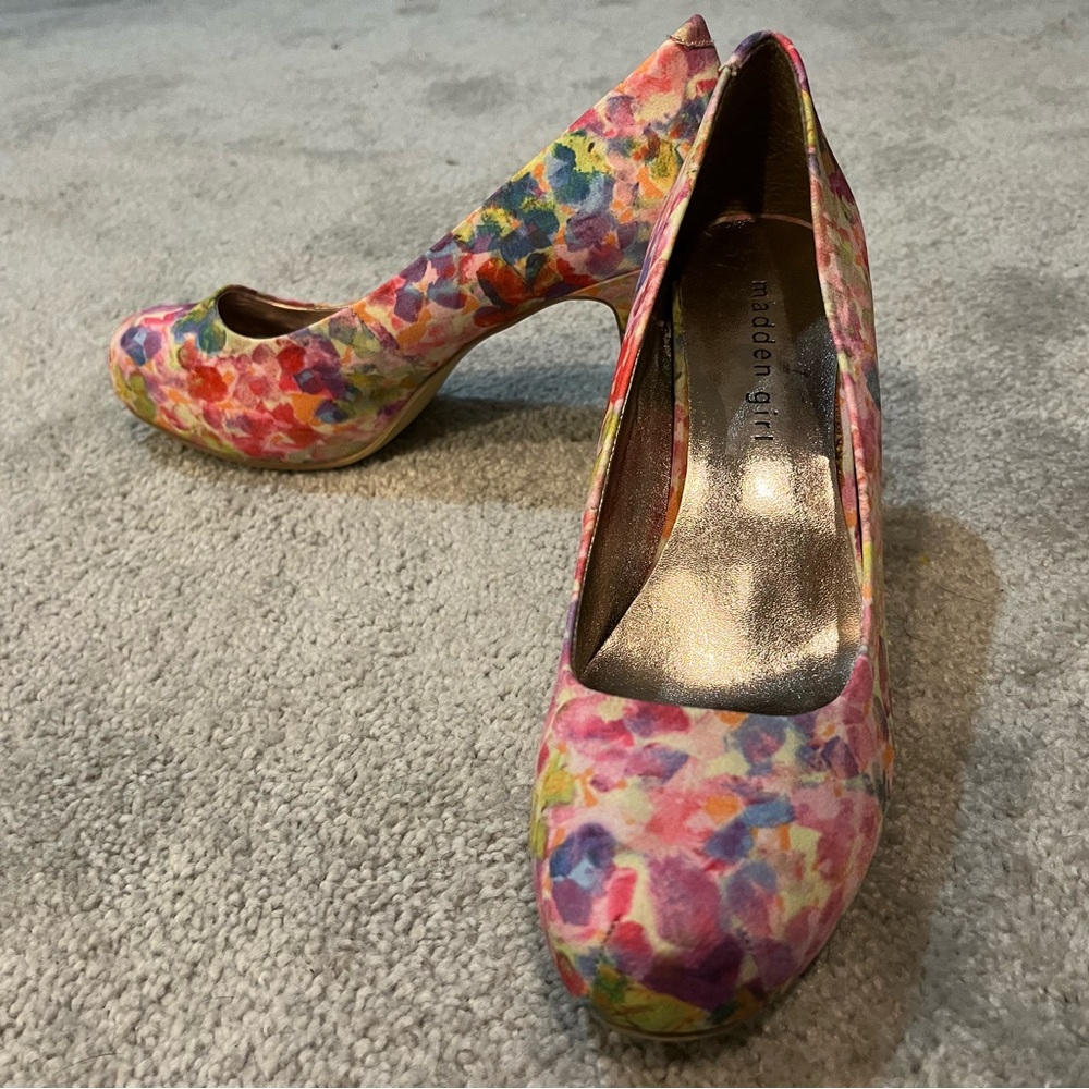 Size 8 Madden Girl Getta Floral Heels